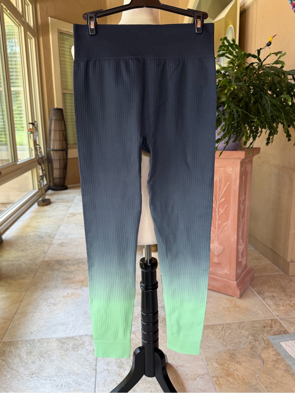 Upside Women’s Ribbed Leggings, size M.